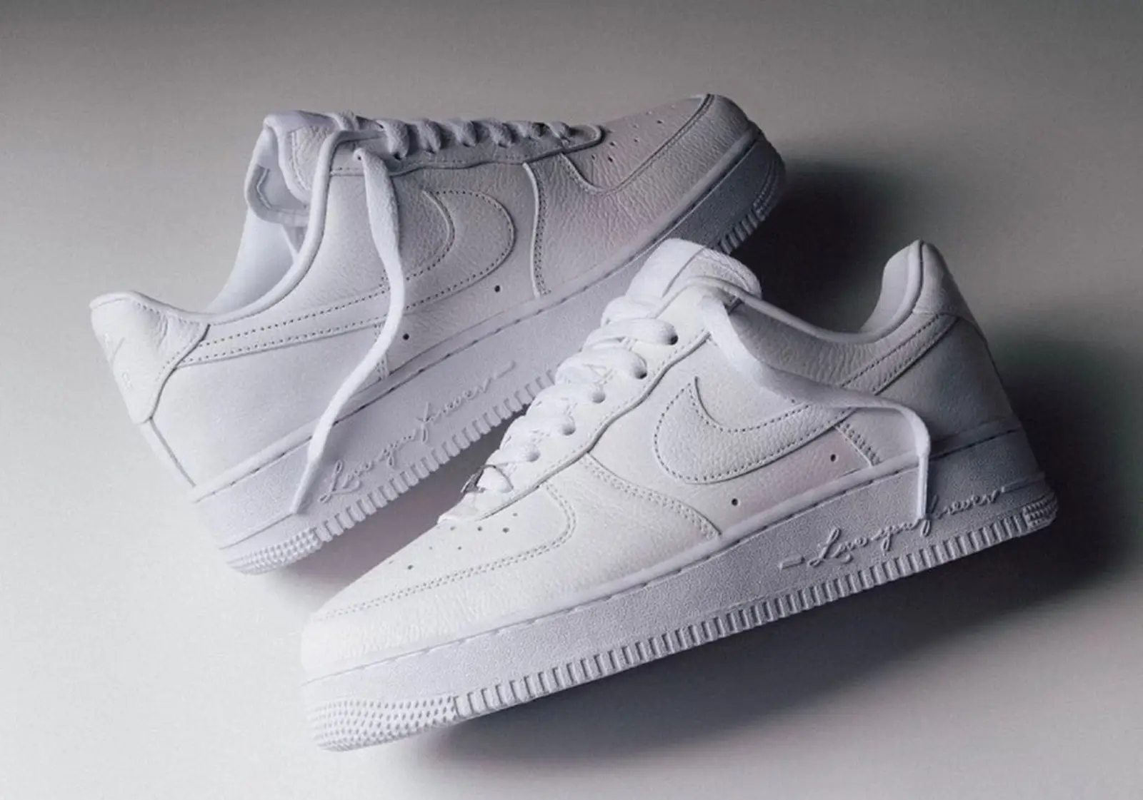 NIKE AIR FORCE 1　ドレイク ナイキ　エアフォース１　ノクタ　白メインカラーホワイト